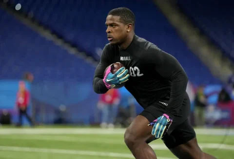 De’Von Achane Age, Career, Net Worth, and Biography