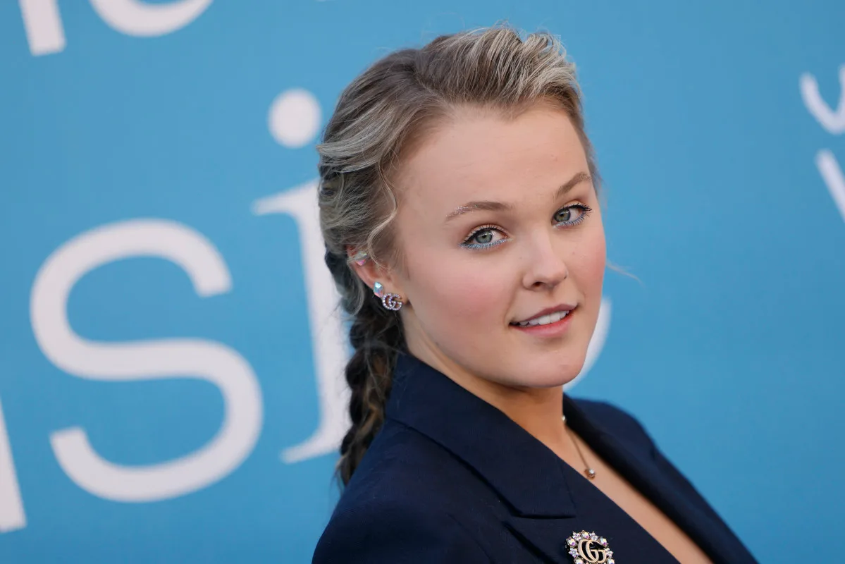 JoJo Siwa Biography Age, Net Worth, Career, Songs & Relationships