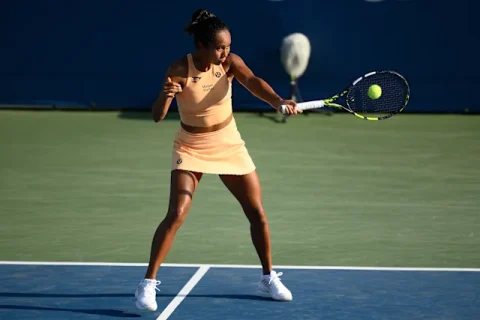 Leylah Fernandez Biography Age, Net Worth, Family, Career Highlights & Inspiring Journey