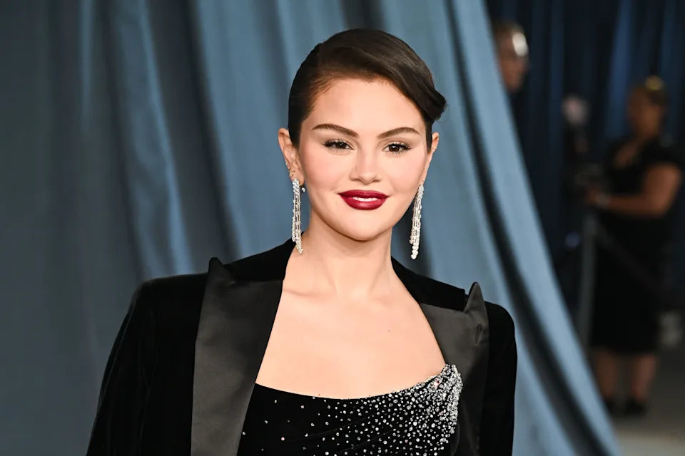 Selena Gomez Biography Age, Net Worth, Husband, Music & Acting Career