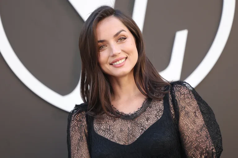 Ana de Armas Age, Net Worth, Biography & Career Highlights