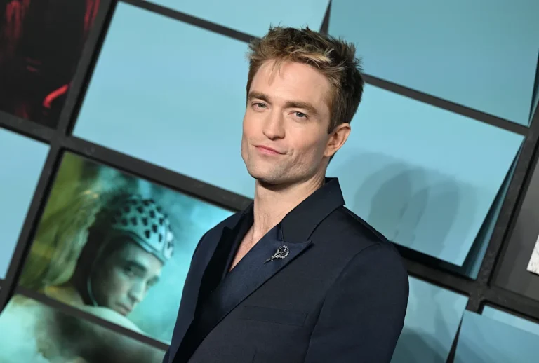 Robert Pattinson Age, Net Worth, Biography & Career Highlights