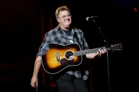 Vince Gill Biography Age, Net Worth, Family & Career Highlights